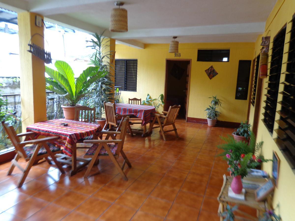 Hotel Encuentro Del Viajero Panajachel Exterior foto